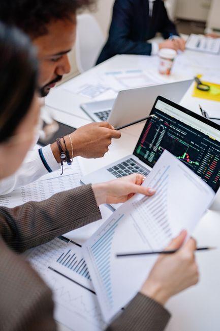 A bespoke software development company must therefore do more than deliver features; it must understand how people, data, and processes work together.