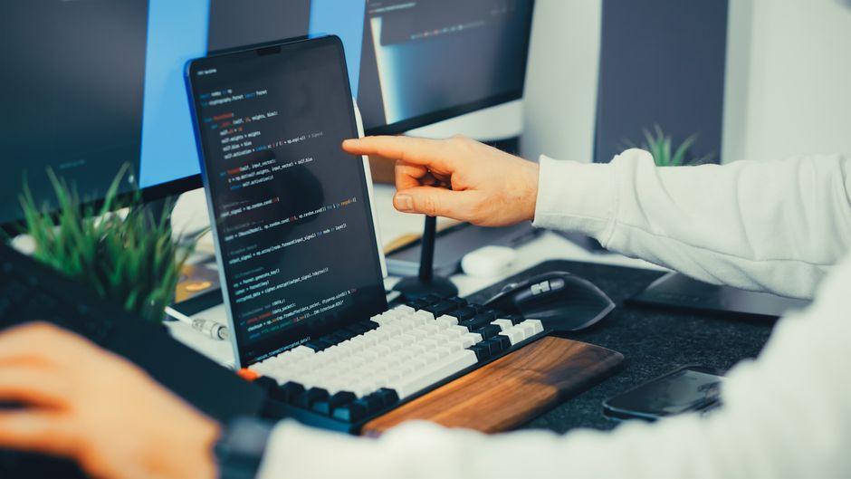 Are There Cost Benefits of Hiring a web application development company mumbai?